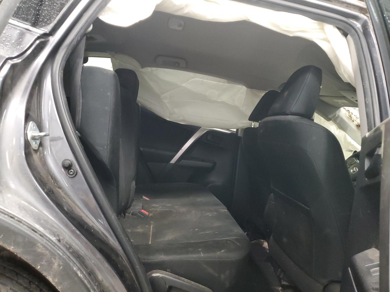 JTMBFREV9HJ125830 2017 Toyota Rav4 Le