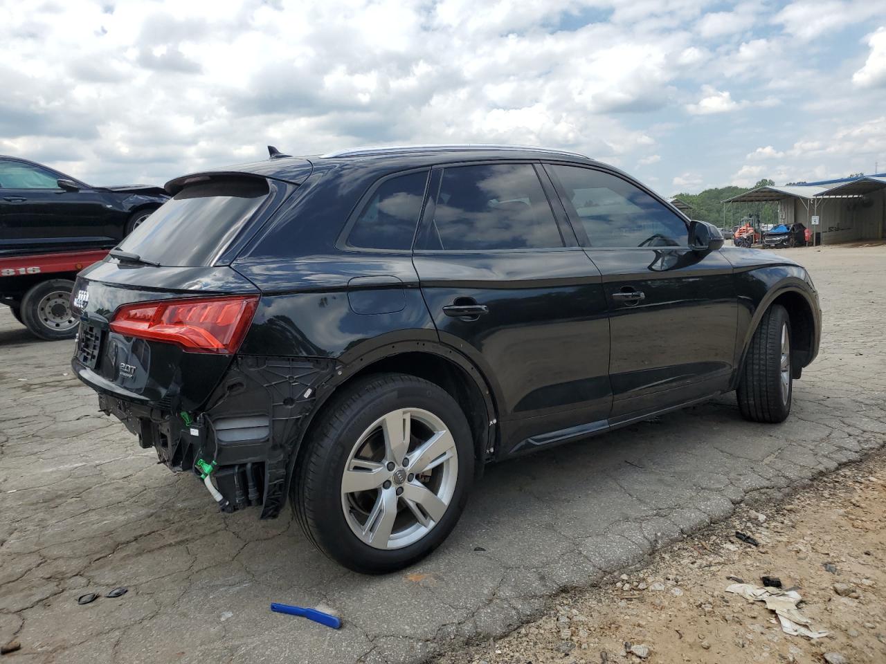 WA1ANAFY4J2102197 2018 Audi Q5 Premium