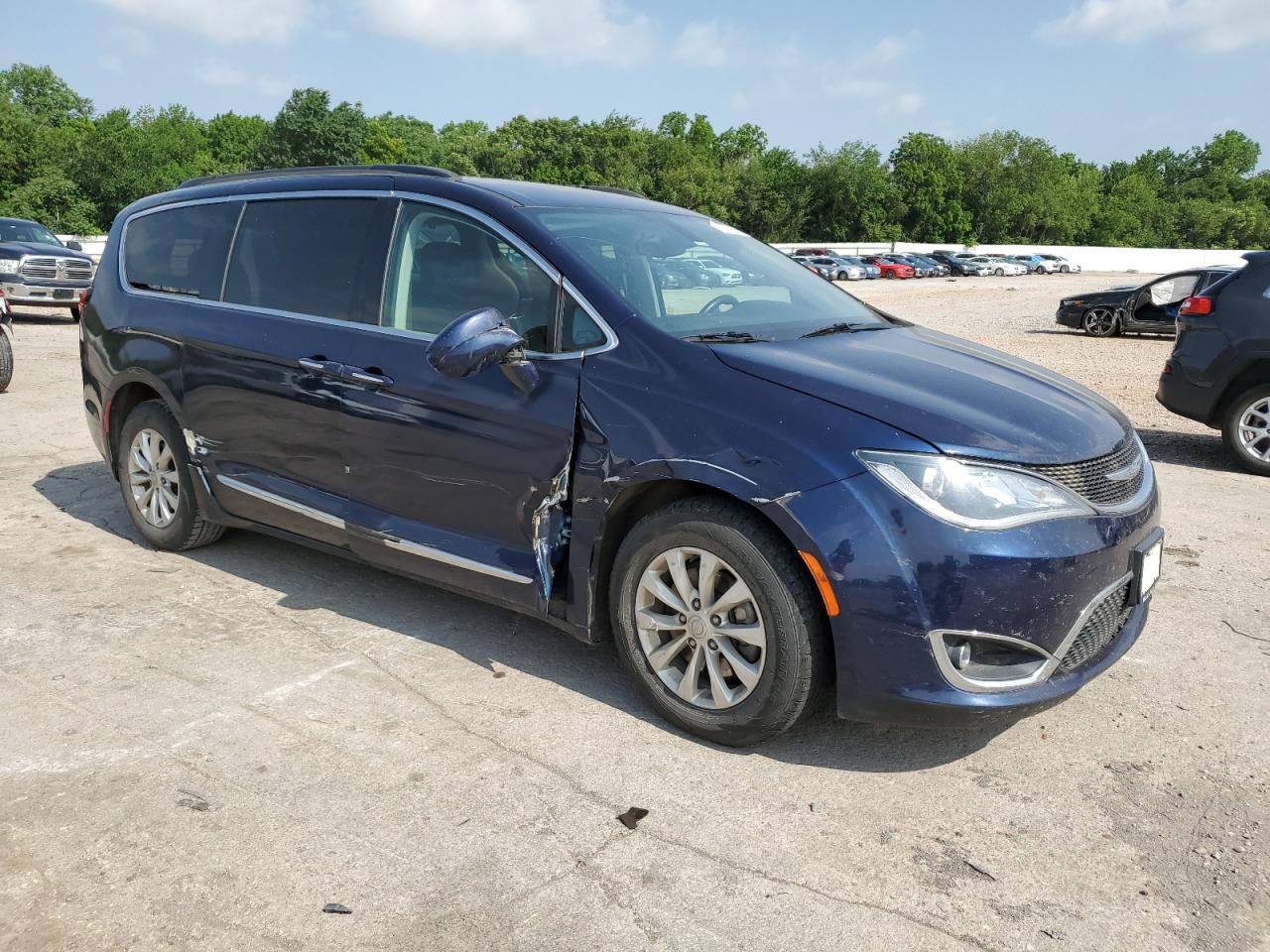 2C4RC1BG3HR743672 2017 Chrysler Pacifica Touring L