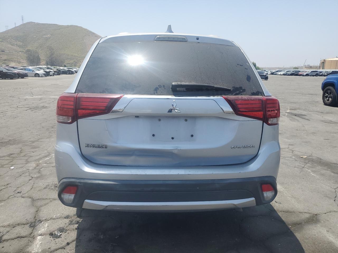 JA4AD2A30HZ064358 2017 Mitsubishi Outlander Es