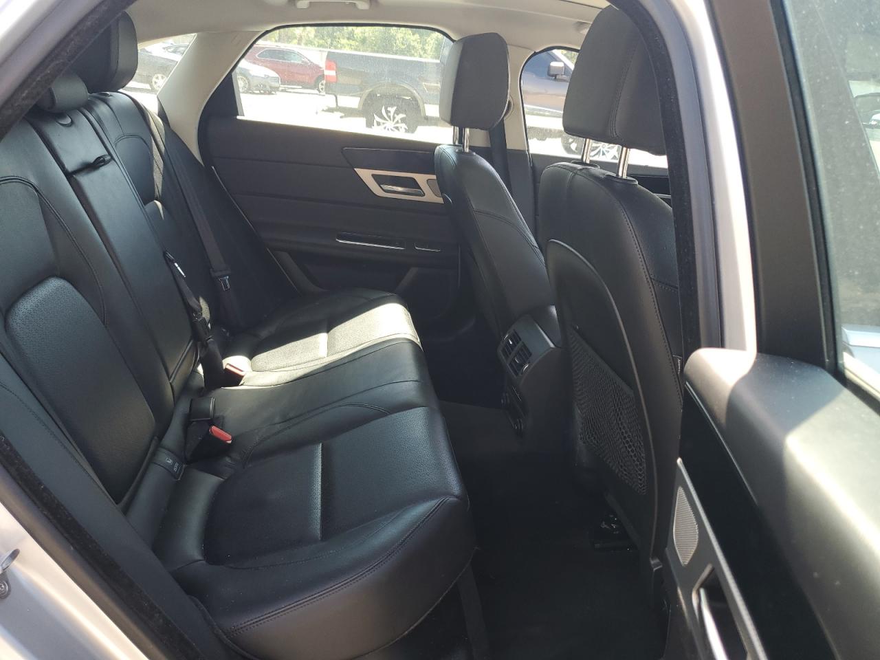 SAJBE4BV6GCY19261 2016 Jaguar Xf Prestige