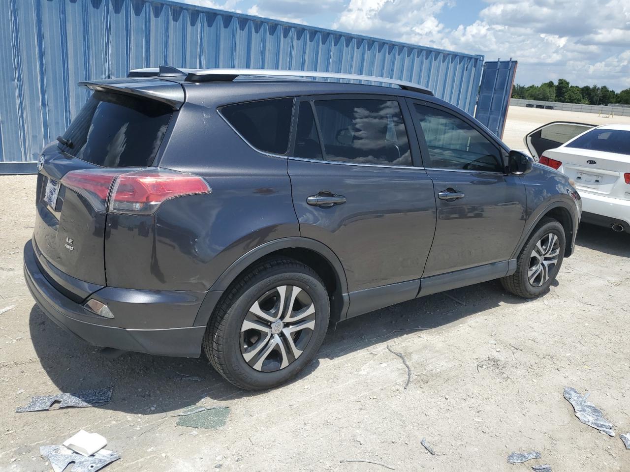 JTMBFREVXHJ156228 2017 Toyota Rav4 Le