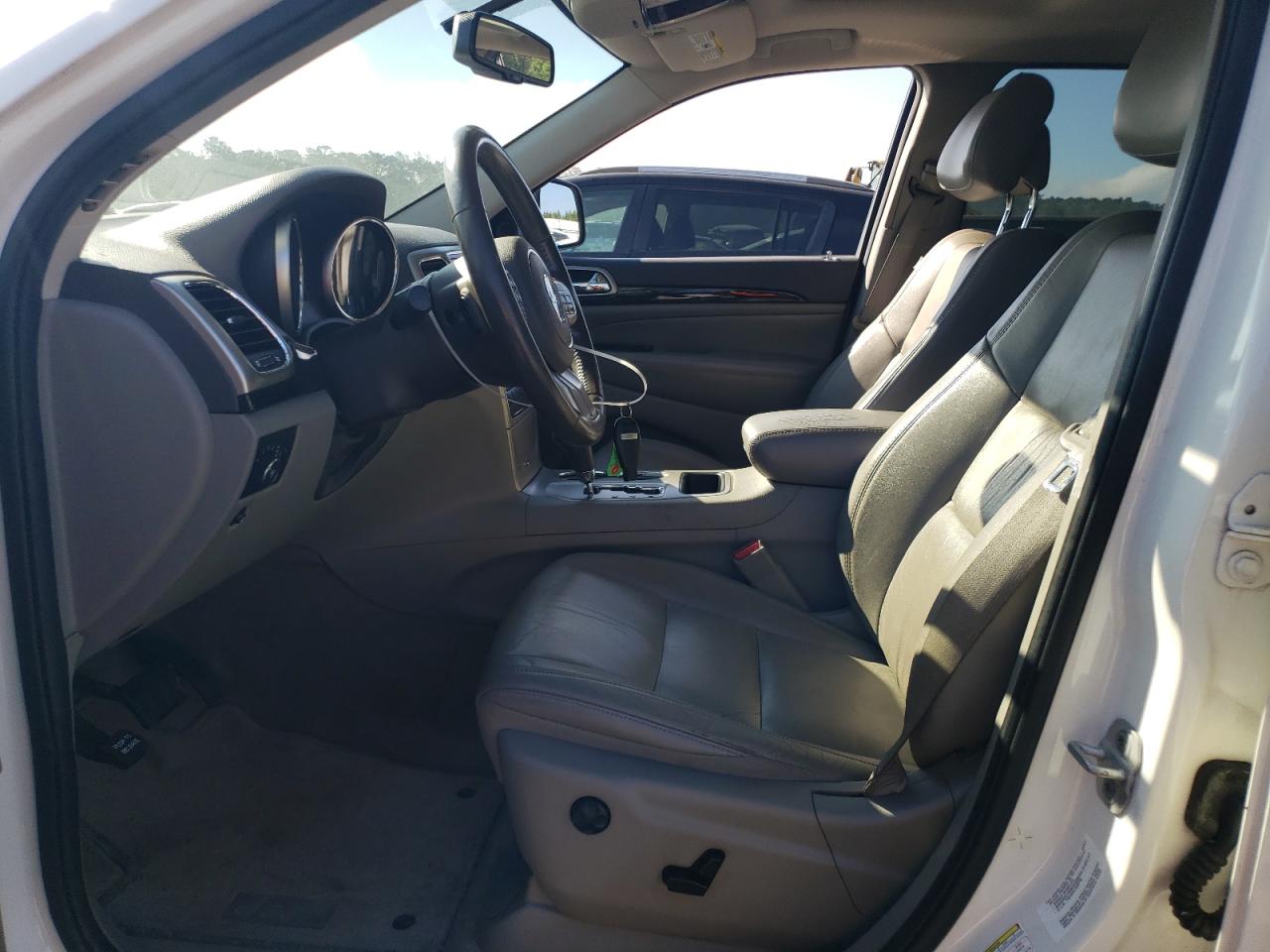 1J4RS4GG3BC723672 2011 Jeep Grand Cherokee Laredo