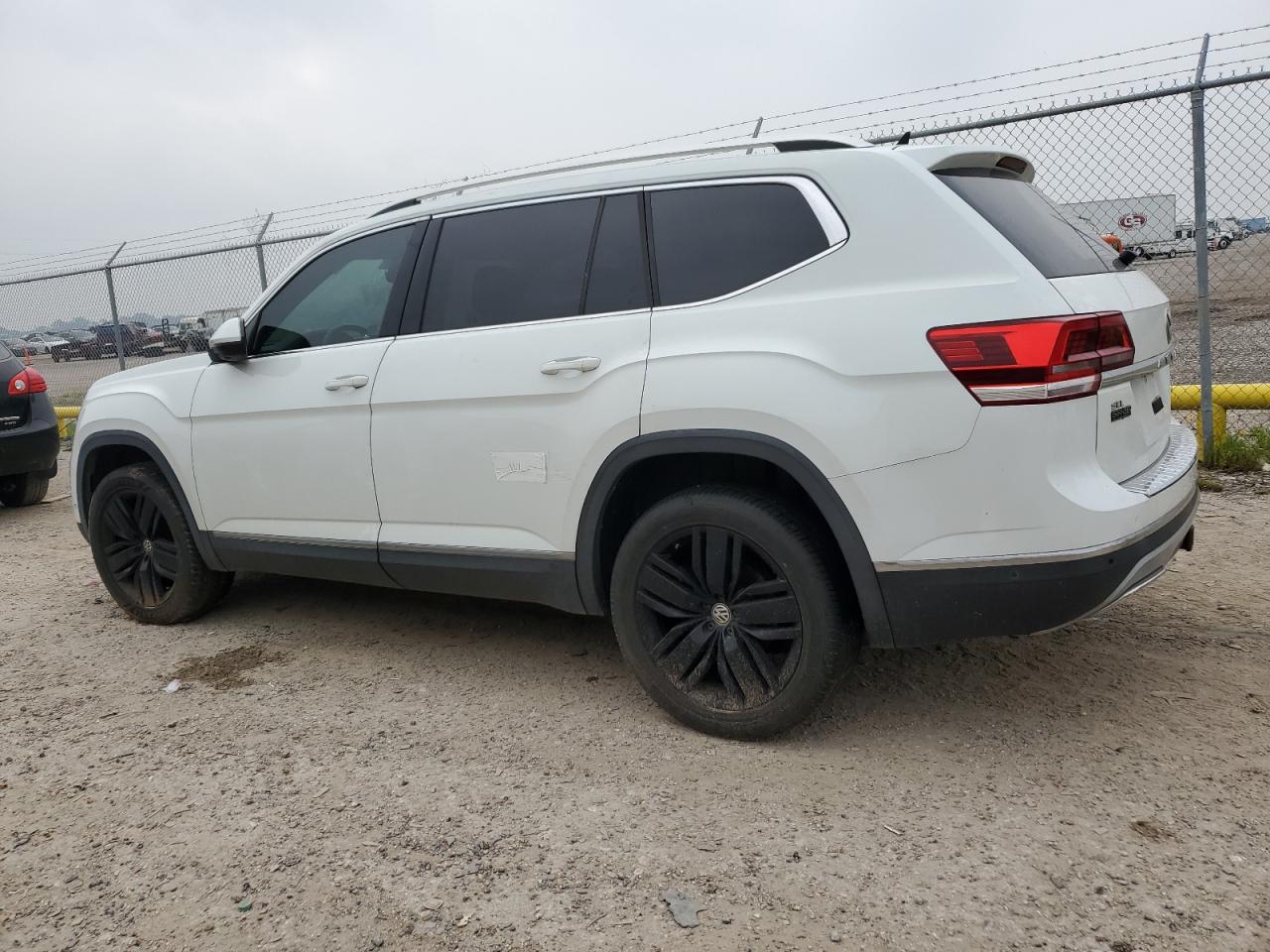 1V2NR2CA0JC568324 2018 Volkswagen Atlas Sel Premium