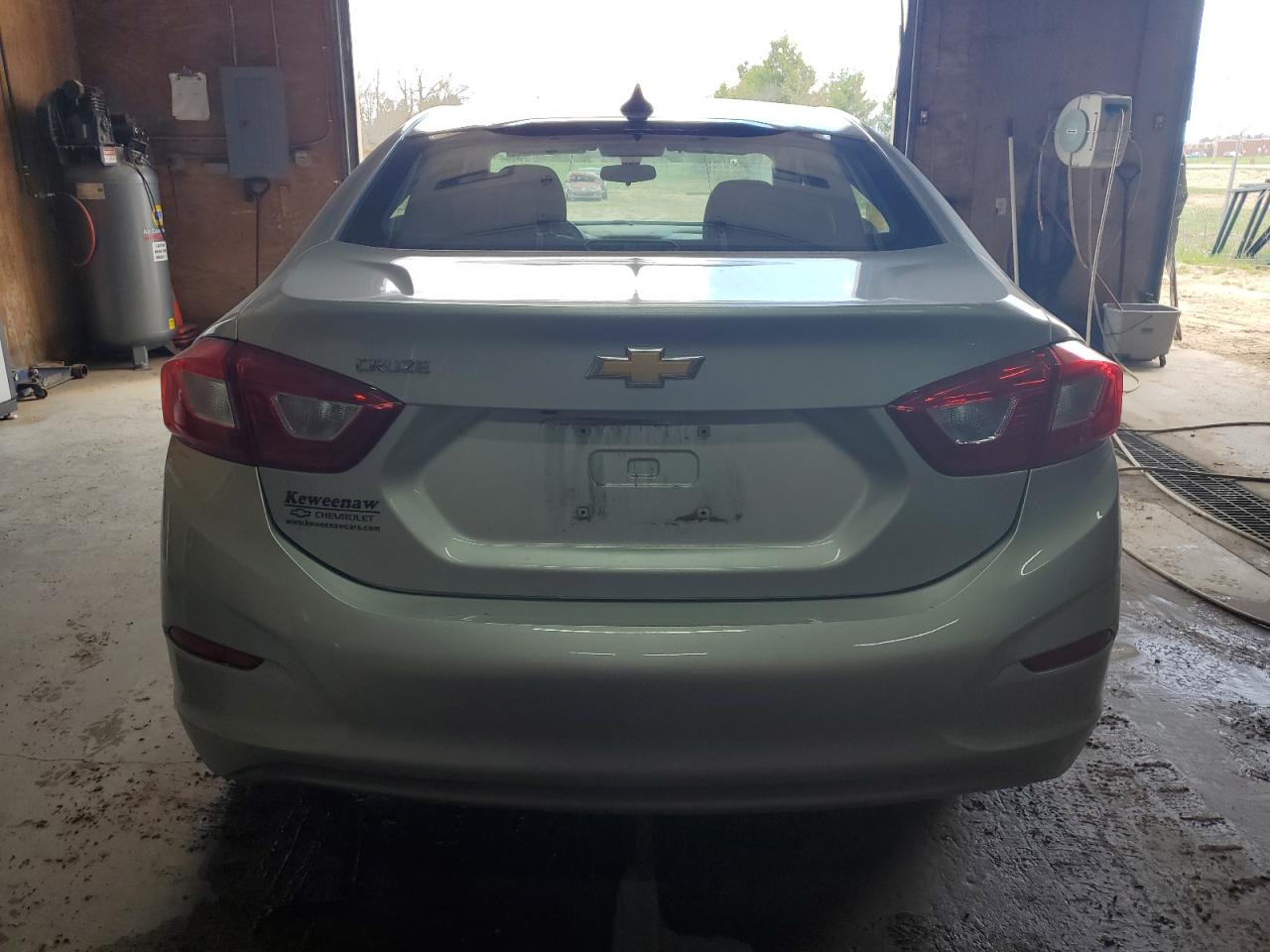 1G1BC5SM9J7135993 2018 Chevrolet Cruze Ls