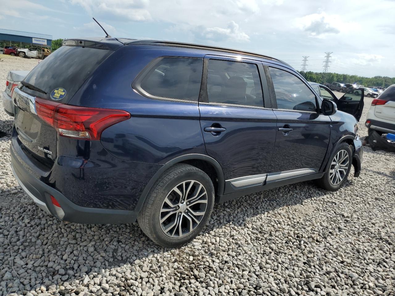 JA4AD3A33GZ052368 2016 Mitsubishi Outlander Se