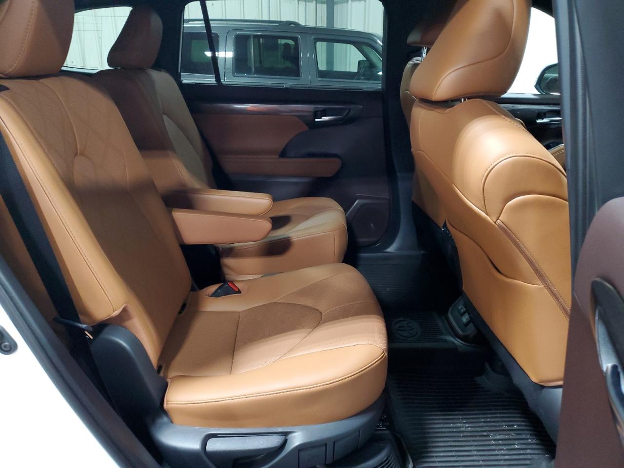 5TDEBRCH5MS057335 2021 Toyota Highlander Hybrid Platinum