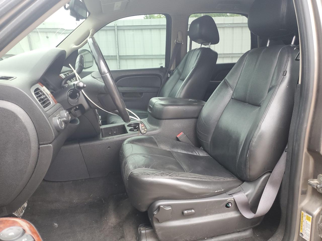 1GNSKBE09BR344018 2011 Chevrolet Tahoe K1500 Lt