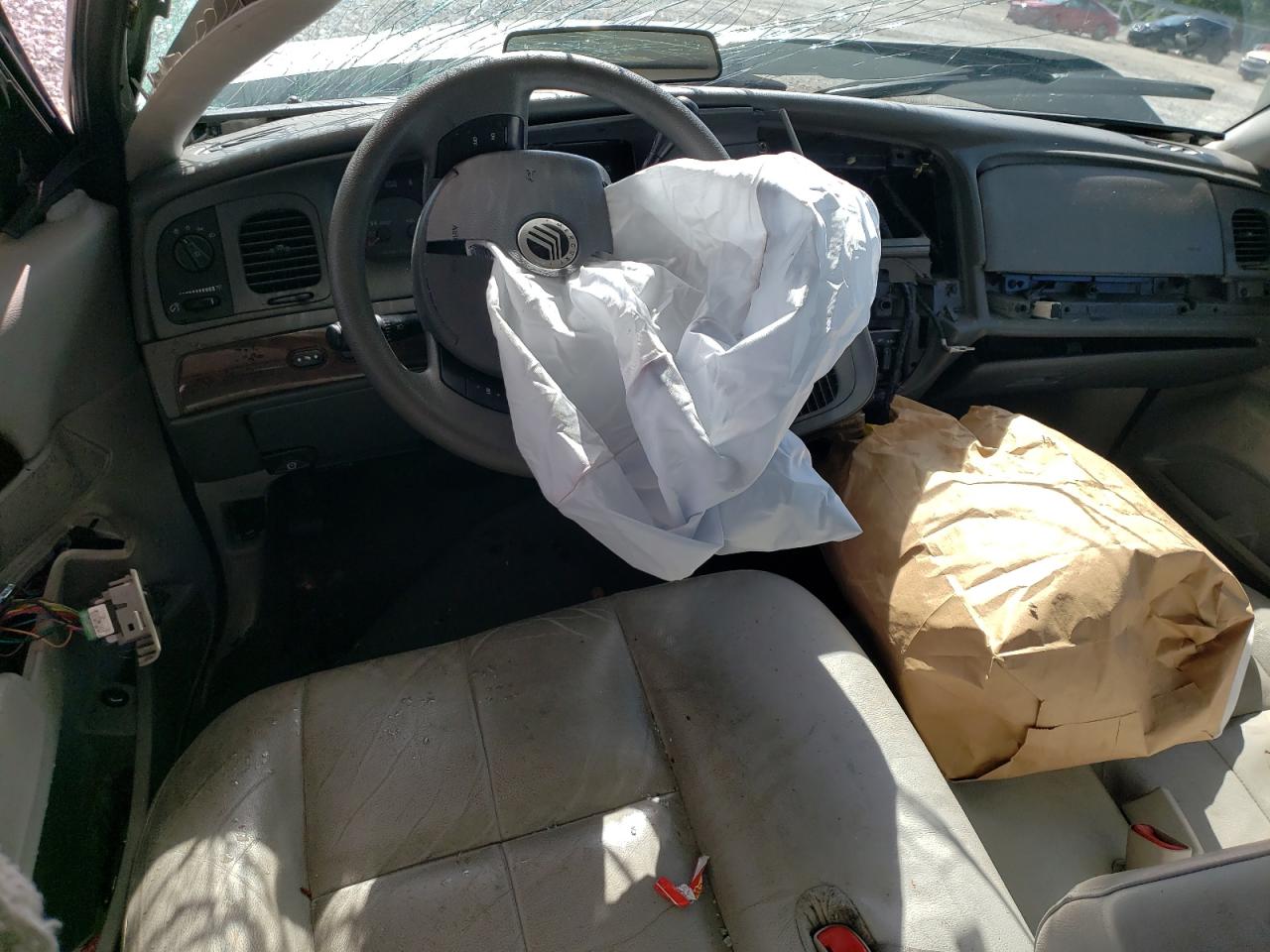 2MEFM74W75X618686 2005 Mercury Grand Marquis Gs