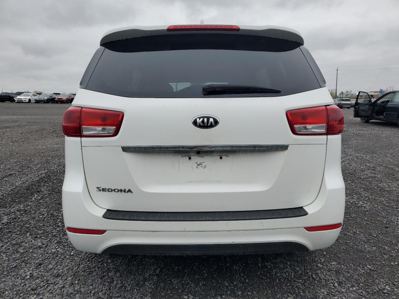 KNDMA5C11J6414774 2018 Kia Sedona L