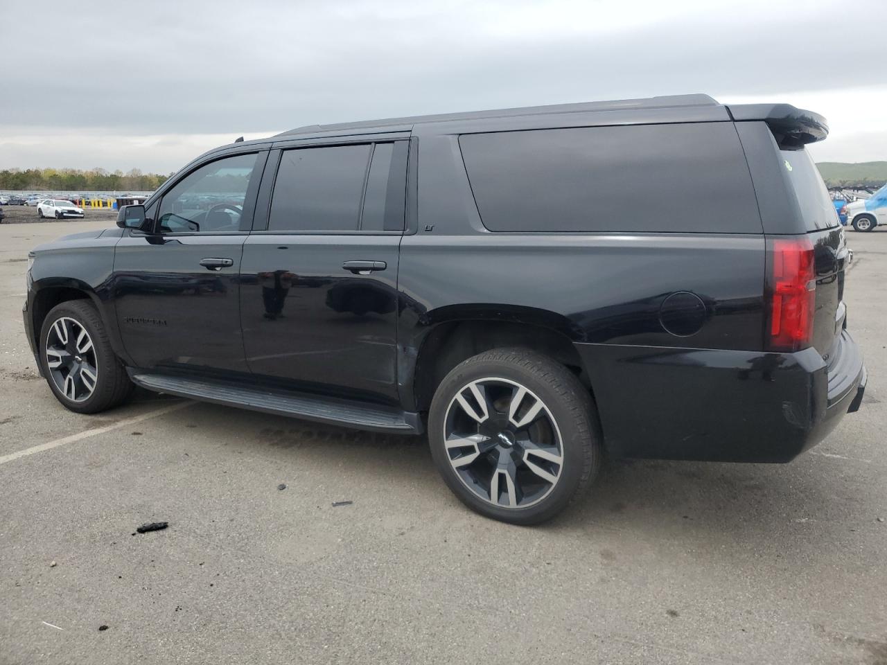 2018 Chevrolet Suburban K1500 Lt vin: 1GNSKHKC9JR315229