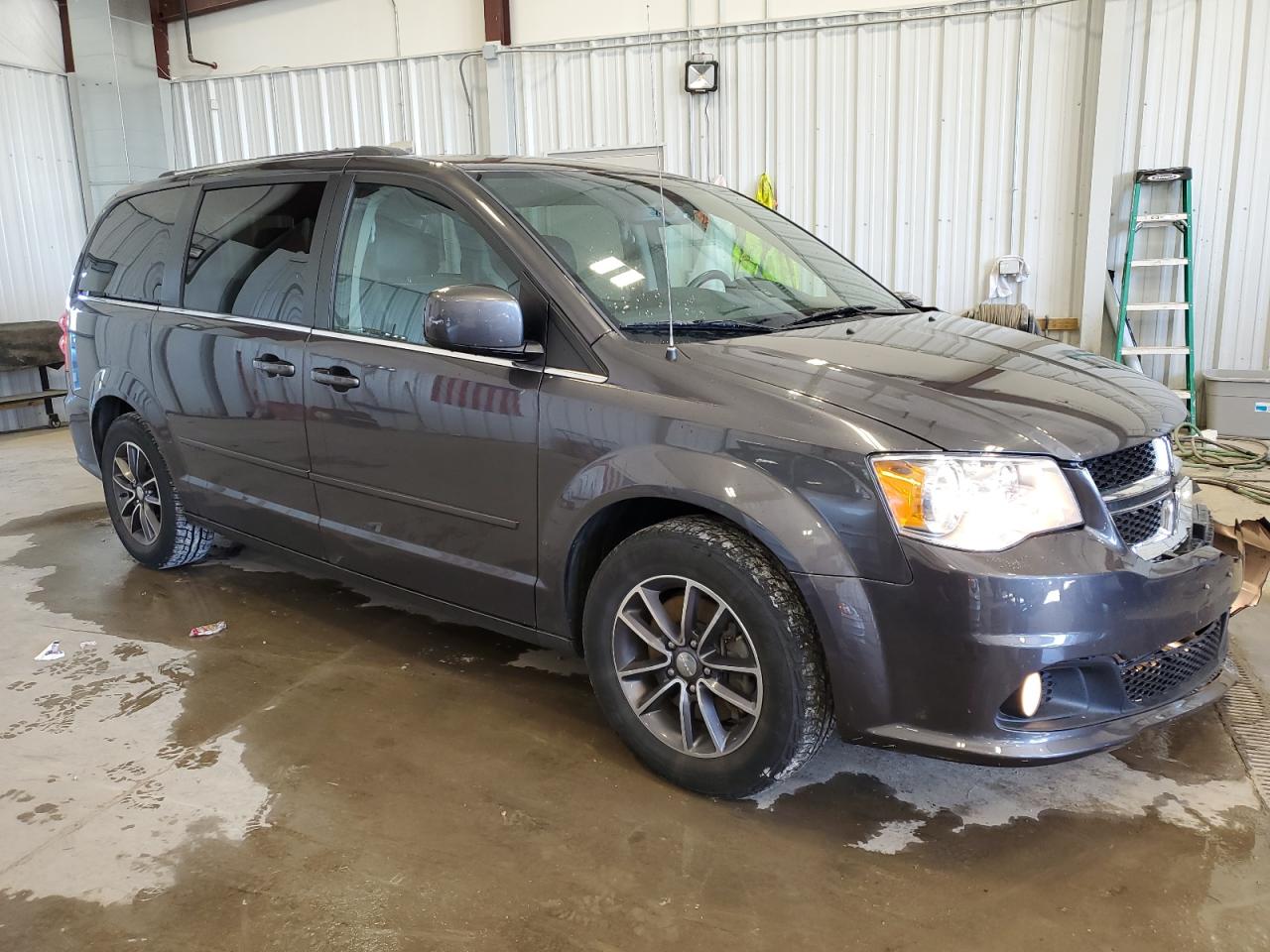 2C4RDGCG2HR760302 2017 Dodge Grand Caravan Sxt