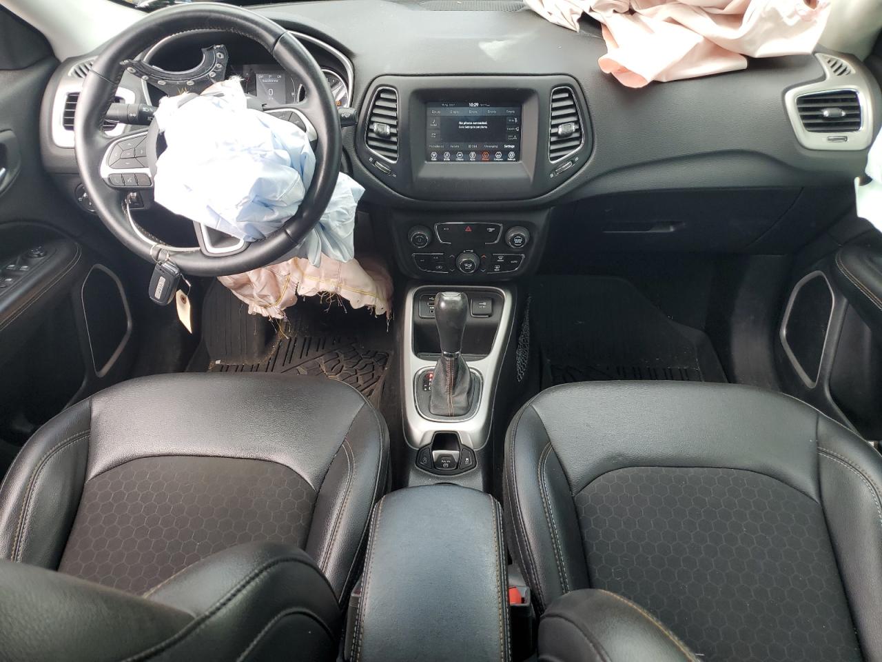 3C4NJCBB0KT676909 2019 Jeep Compass Latitude