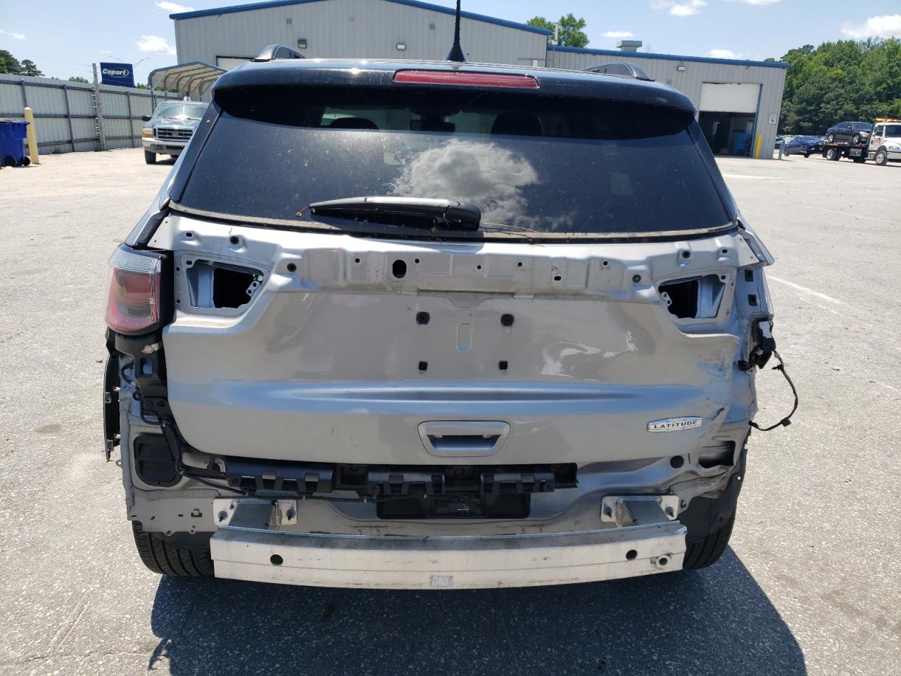 3C4NJCBB3JT211216 2018 Jeep Compass Latitude