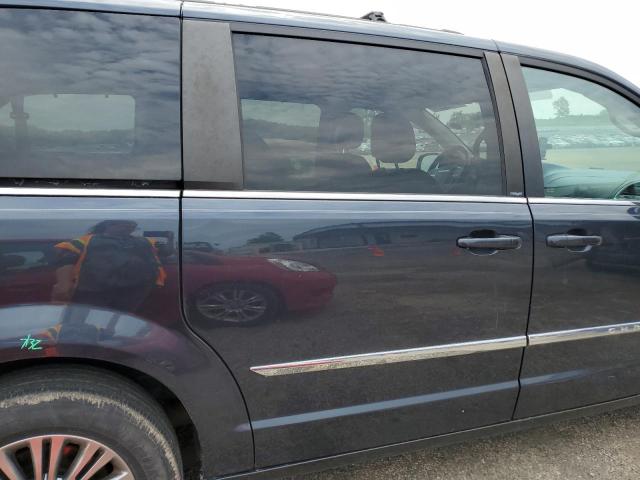 2014 Chrysler Town & Country - Image 11