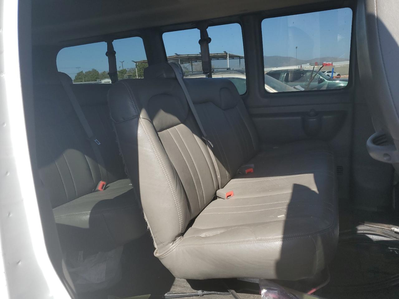 1GAWGEFF1G1325865 2016 Chevrolet Express G2500 Ls