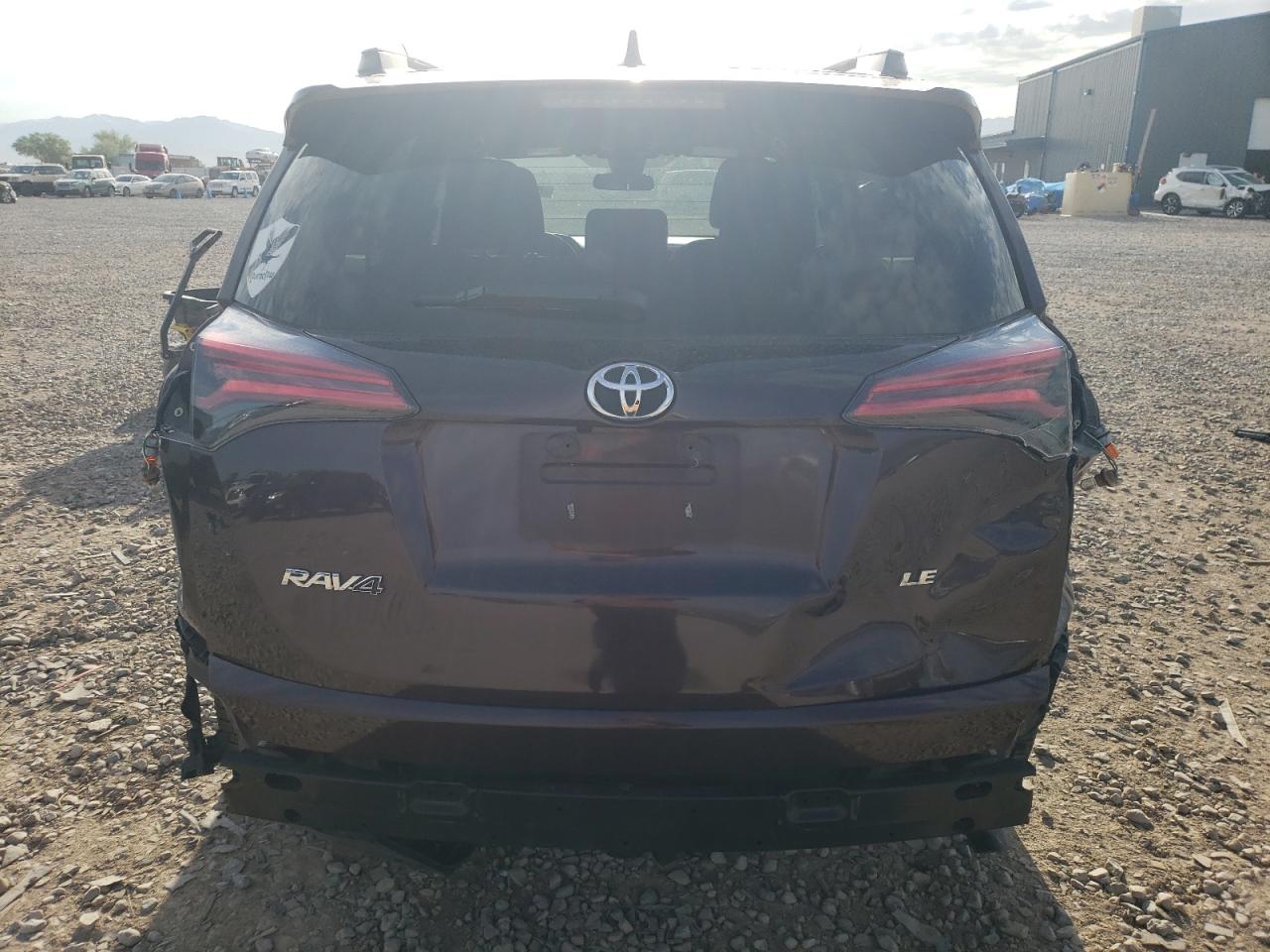 2T3ZFREV5JW436676 2018 Toyota Rav4 Le