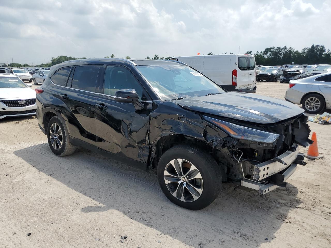 5TDGZRAH3MS031341 2021 Toyota Highlander Xle