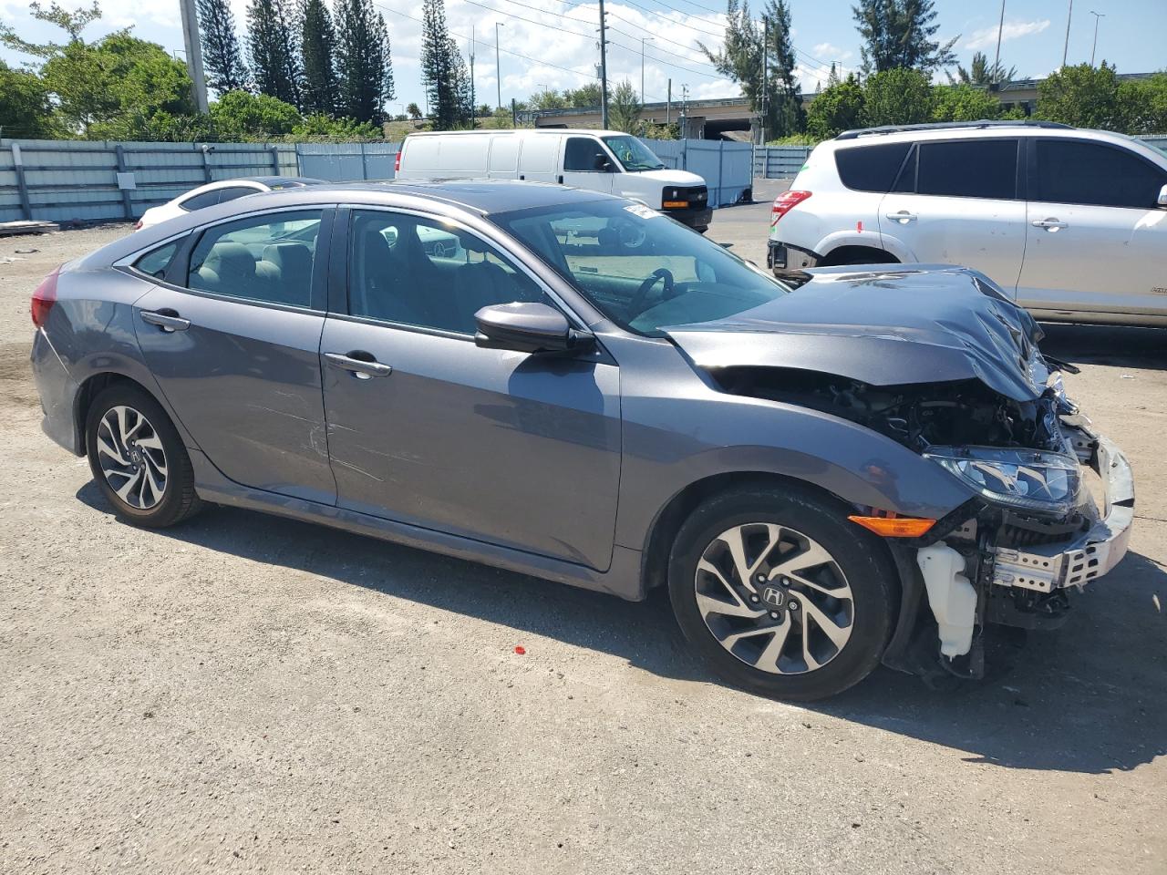 2HGFC2F70JH599515 2018 Honda Civic Ex