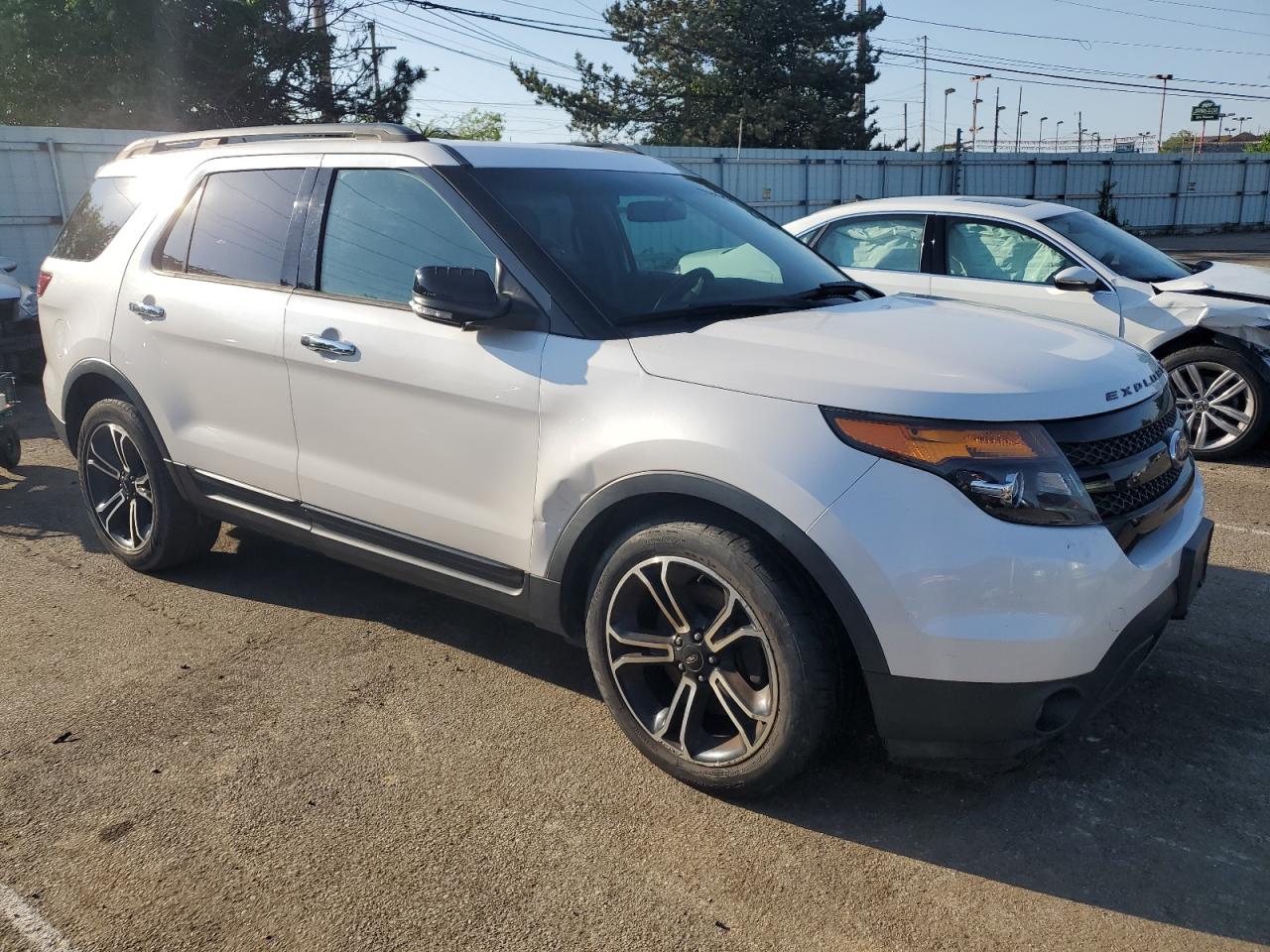 2014 Ford Explorer Sport vin: 1FM5K8GT7EGB72258