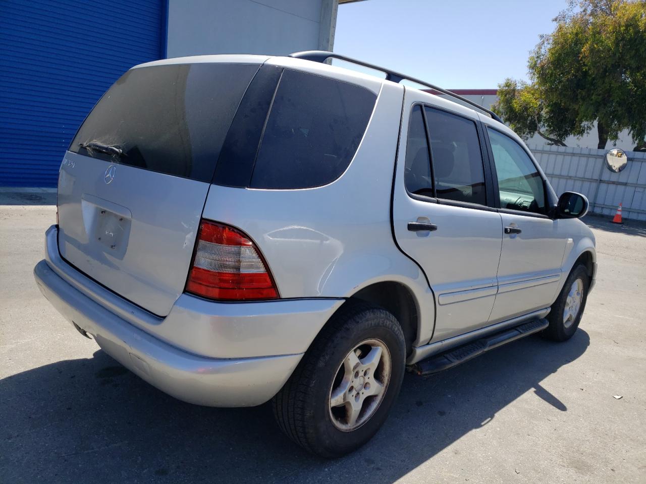 4JGAB54E0YA152931 2000 Mercedes-Benz Ml 320