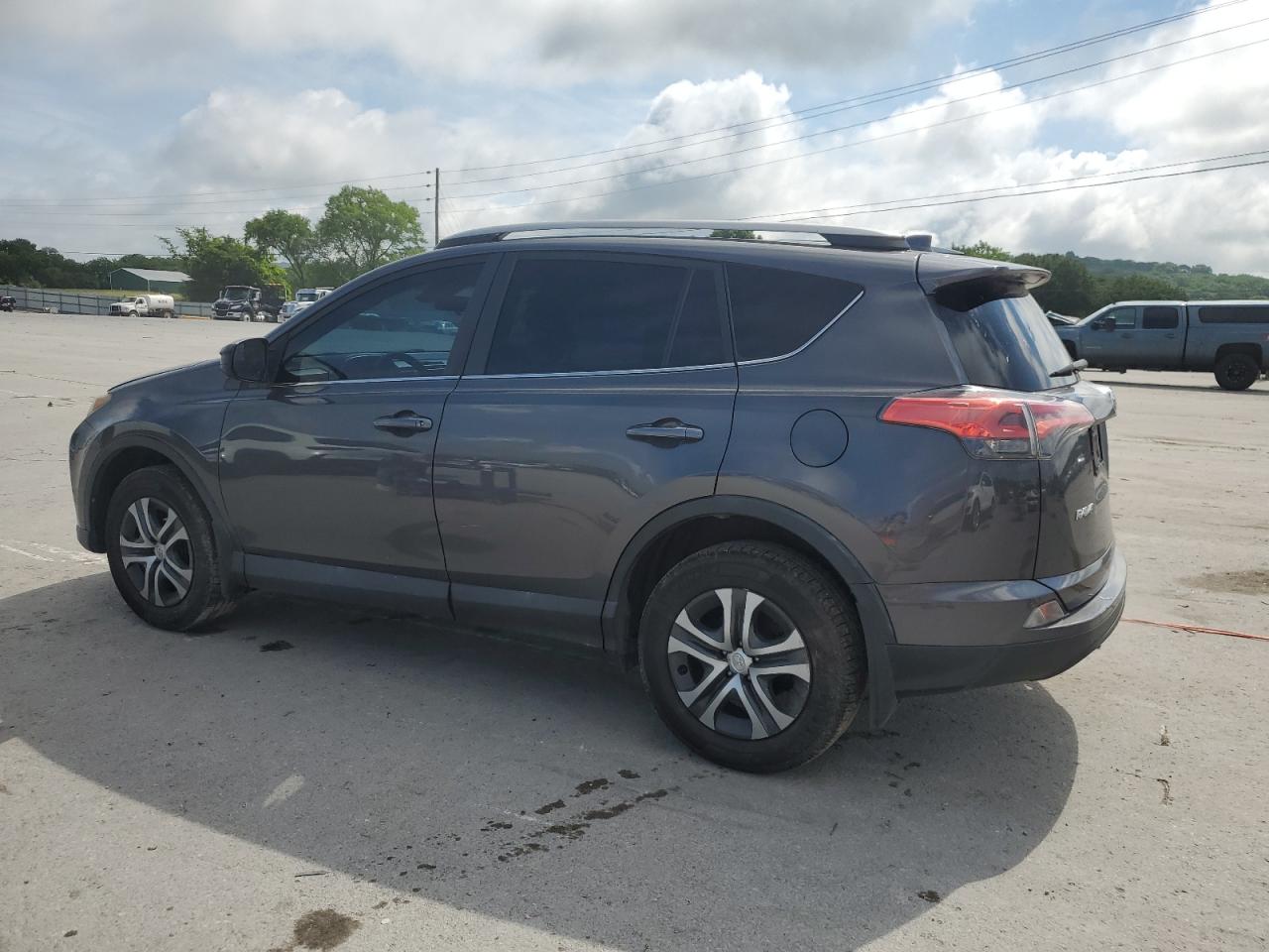 2T3ZFREV9HW382566 2017 Toyota Rav4 Le