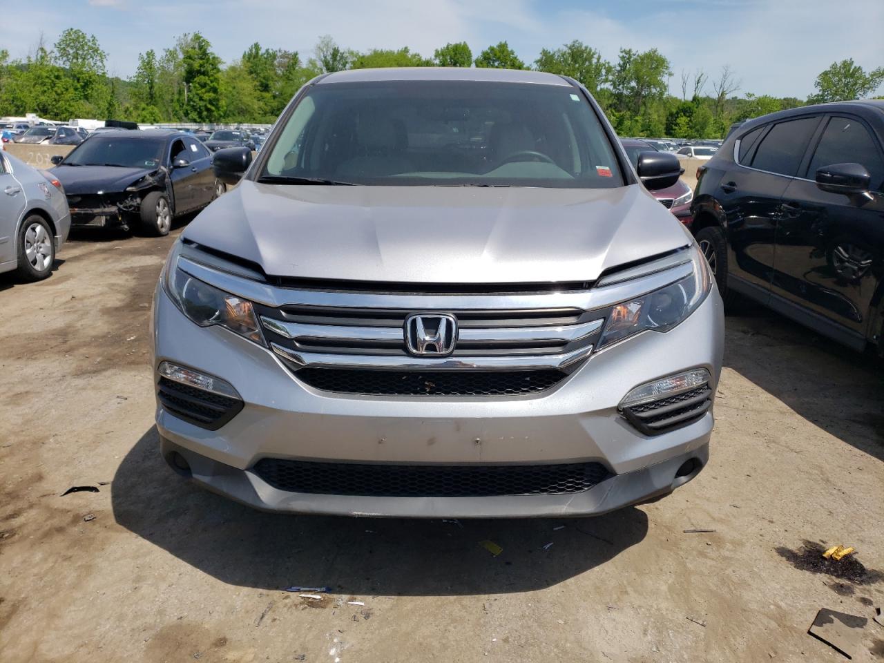 5FNYF6H15HB070012 2017 Honda Pilot Lx