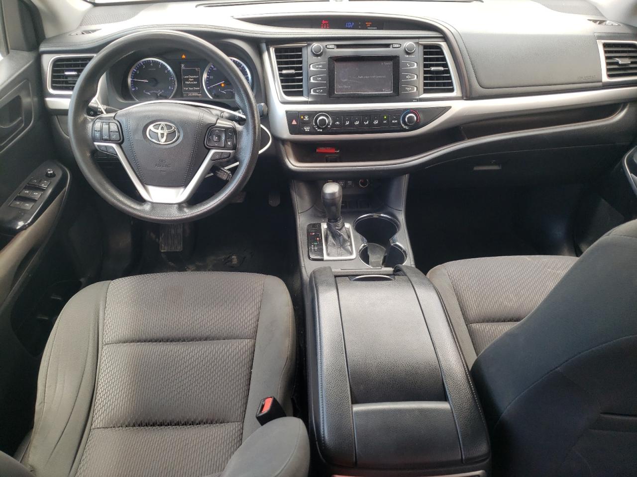 5TDZZRFH7KS293216 2019 Toyota Highlander Le