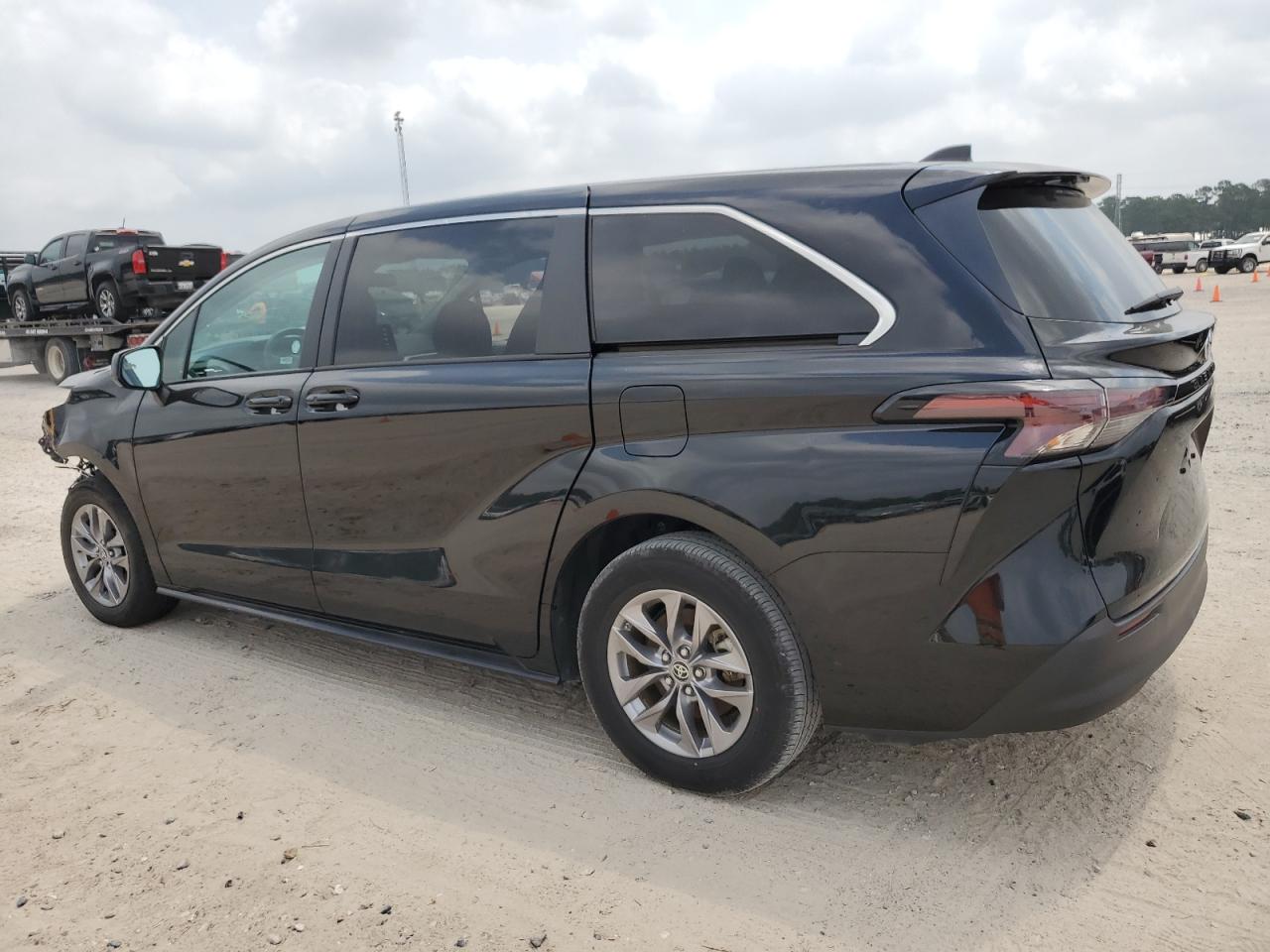 5TDKRKEC9PS145557 2023 Toyota Sienna Le