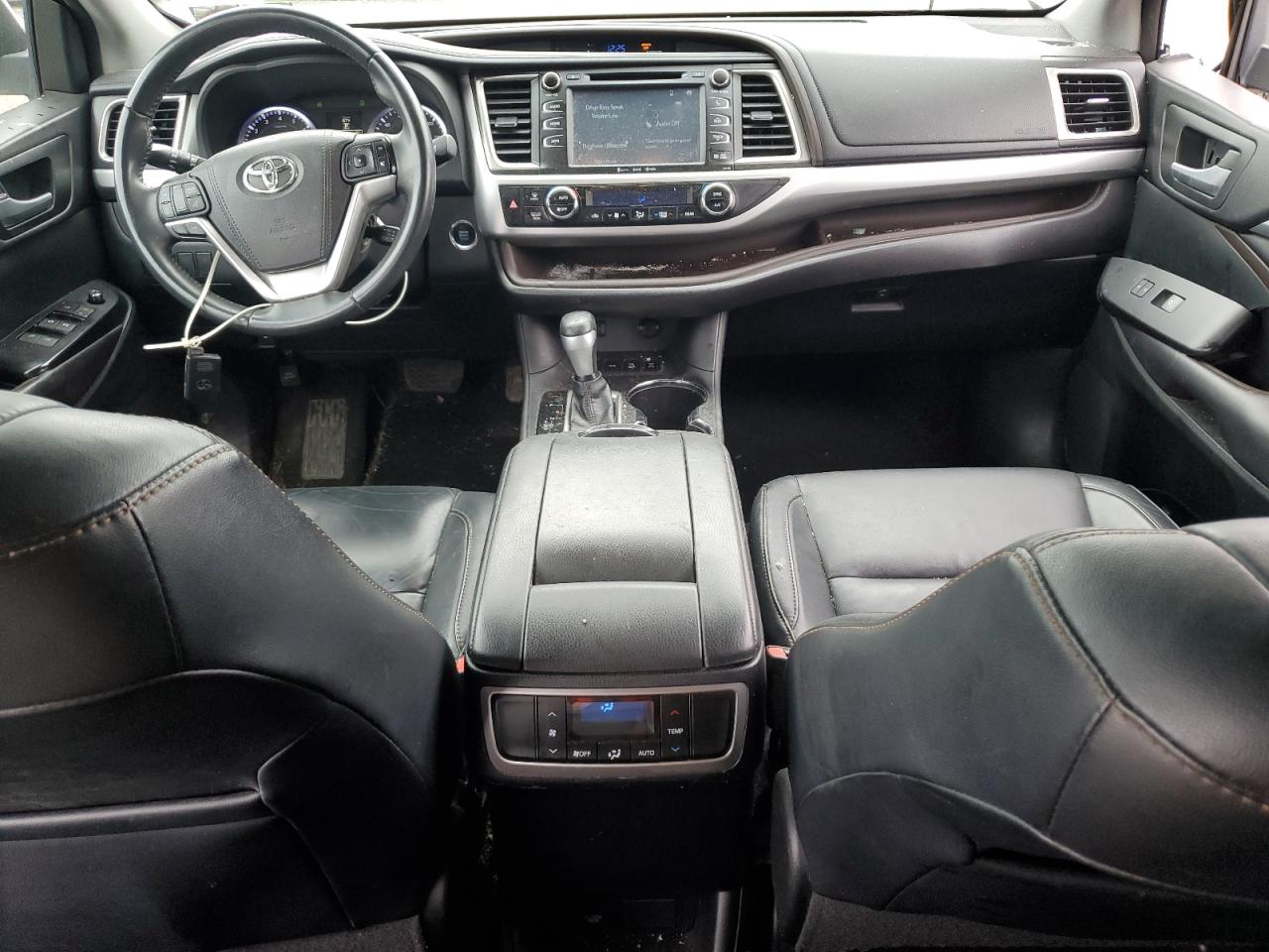 5TDJKRFH0GS500957 2016 Toyota Highlander Xle