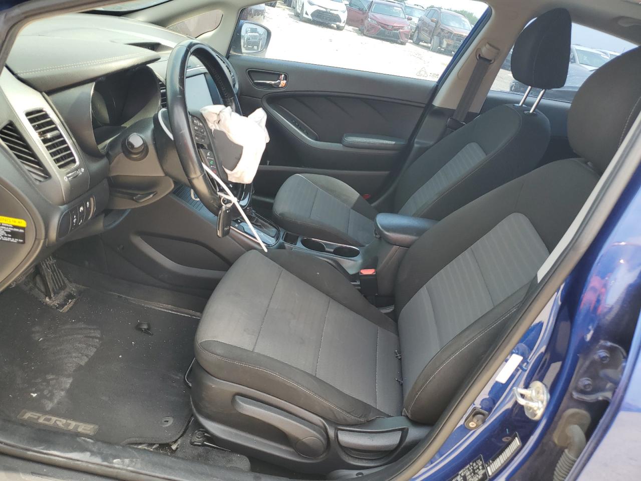 3KPFL4A72JE201587 2018 Kia Forte Lx