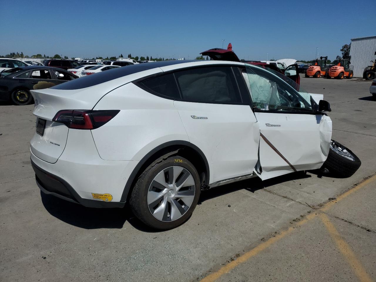 2022 Tesla Model Y vin: 7SAYGDEE1NF509701