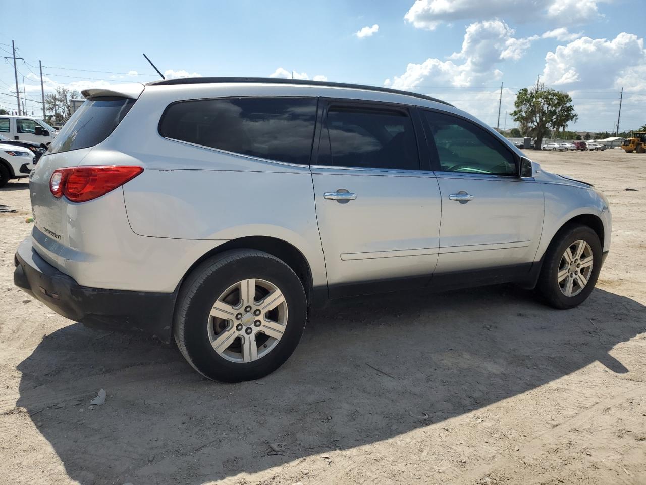 1GNKRGED0BJ163643 2011 Chevrolet Traverse Lt