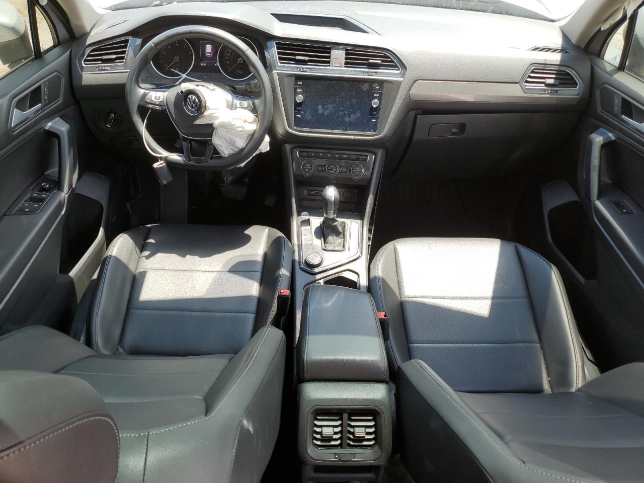 3VV2B7AX8KM068863 2019 Volkswagen Tiguan Se