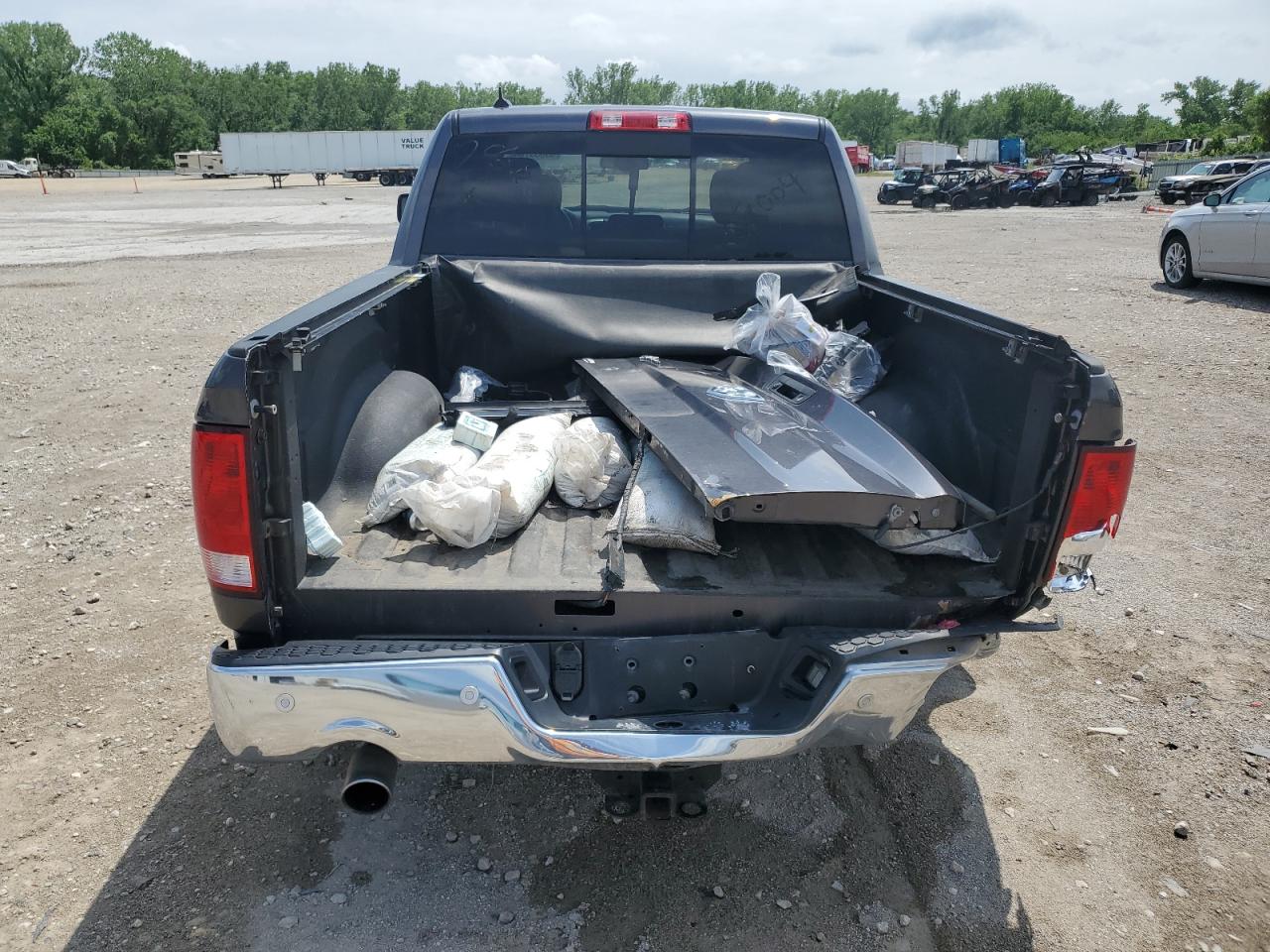 1C6RR6LT9HS500848 2017 Ram 1500 Slt