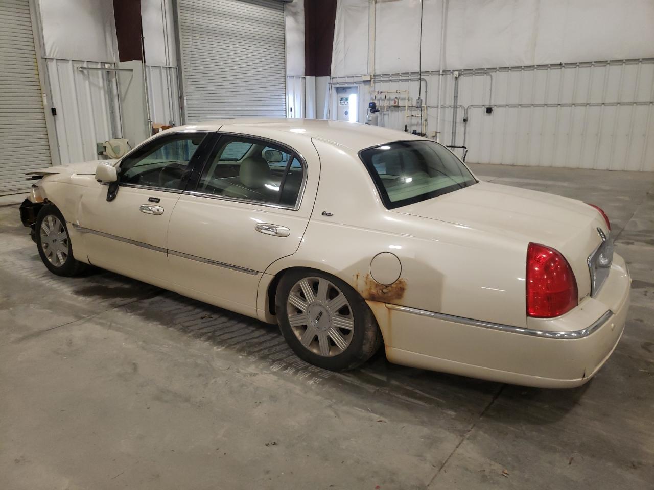 1LNHM83W33Y697963 2003 Lincoln Town Car Cartier