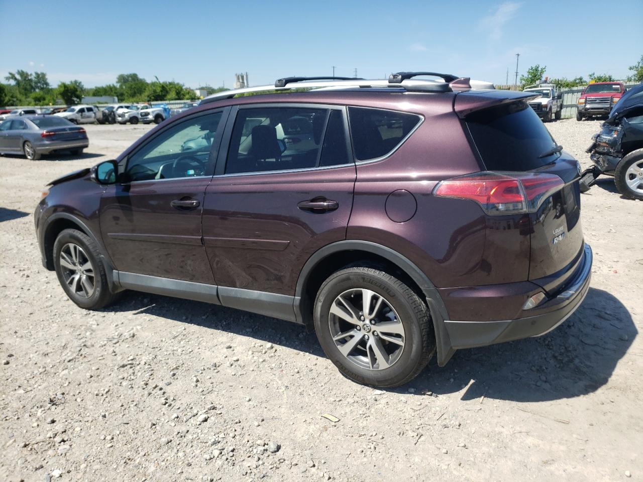 2T3RFREV9HW570763 2017 Toyota Rav4 Xle