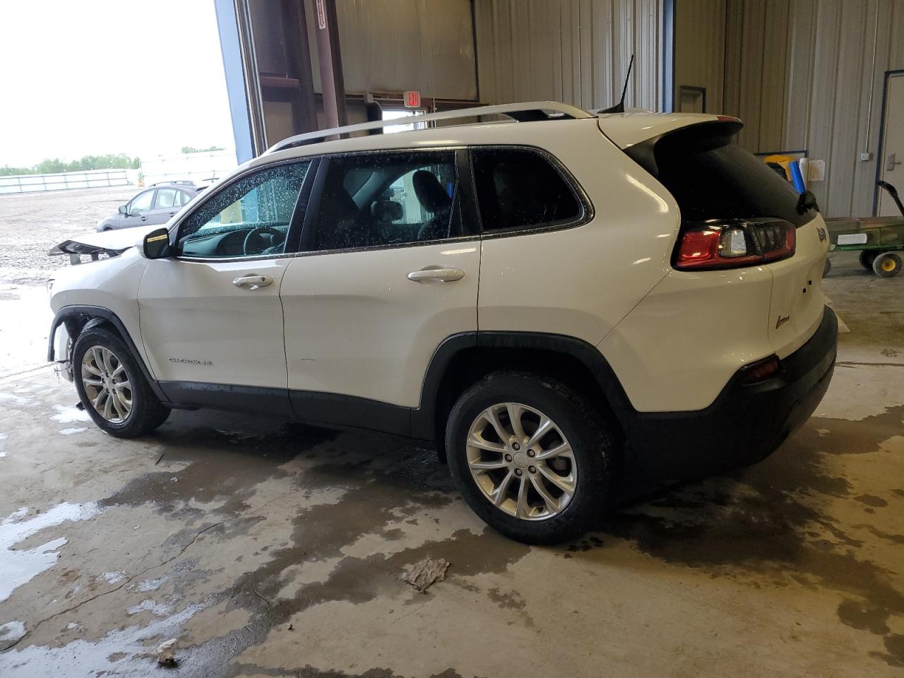 1C4PJLCB4KD357607 2019 Jeep Cherokee Latitude