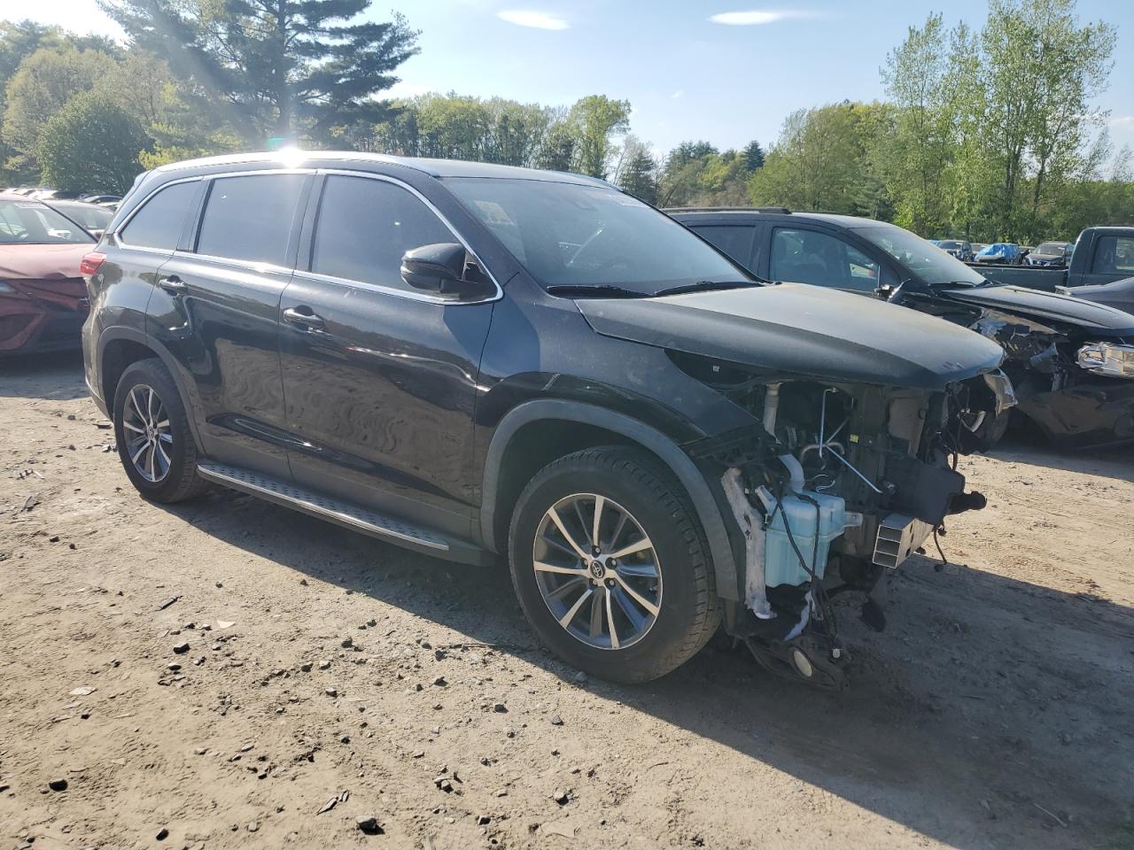 5TDKZRFH7KS348944 2019 Toyota Highlander Se