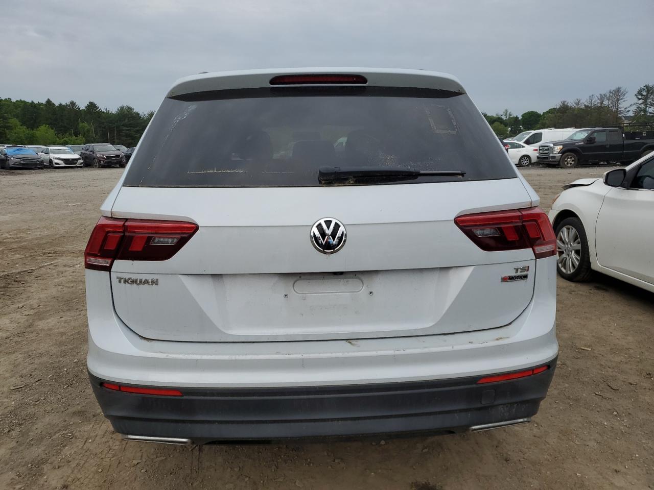 3VV0B7AX7JM132509 2018 Volkswagen Tiguan S