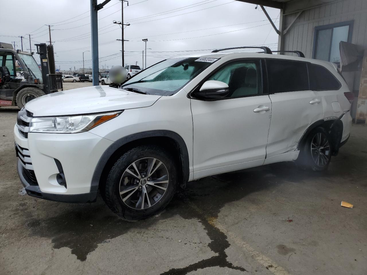 5TDZARFH3JS041095 2018 Toyota Highlander Le