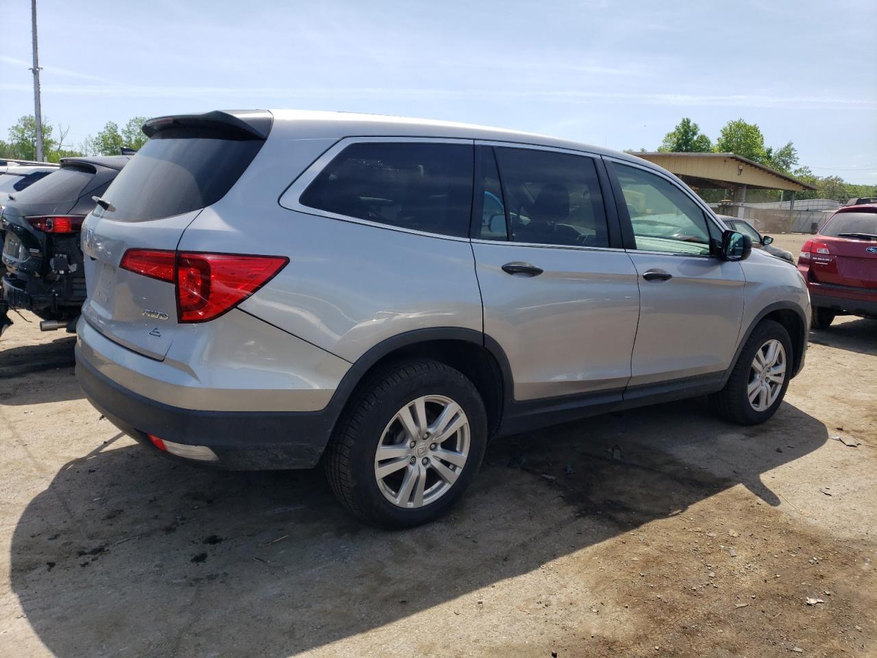 5FNYF6H15HB070012 2017 Honda Pilot Lx