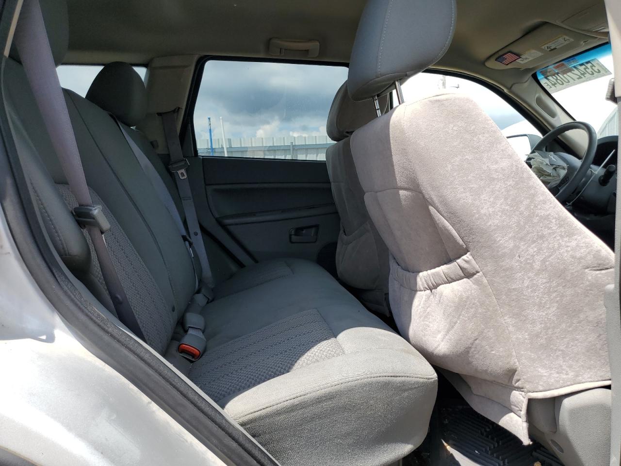 1J4GR48K65C660142 2005 Jeep Grand Cherokee Laredo