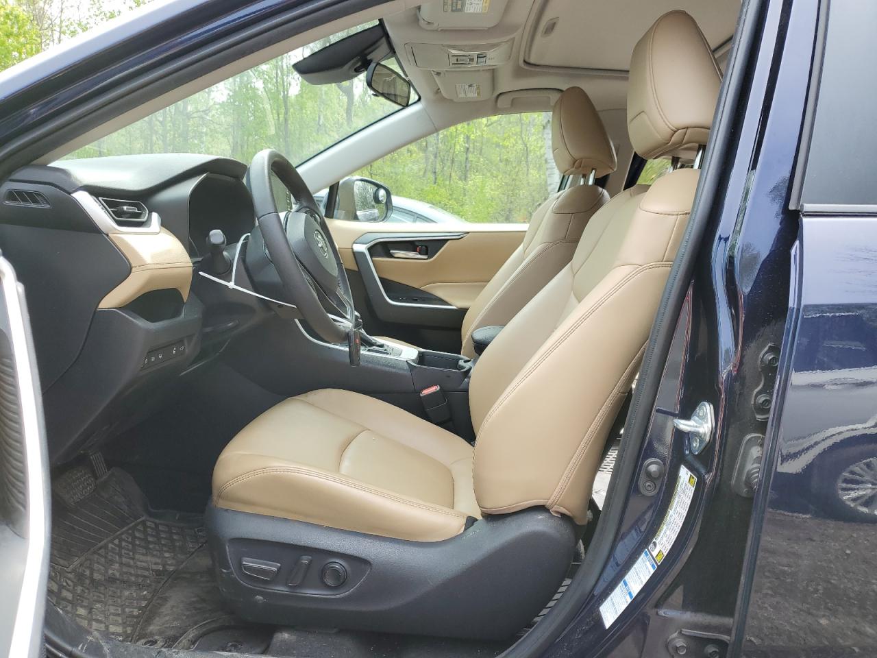 2T3R1RFV2MC143952 2021 Toyota Rav4 Xle