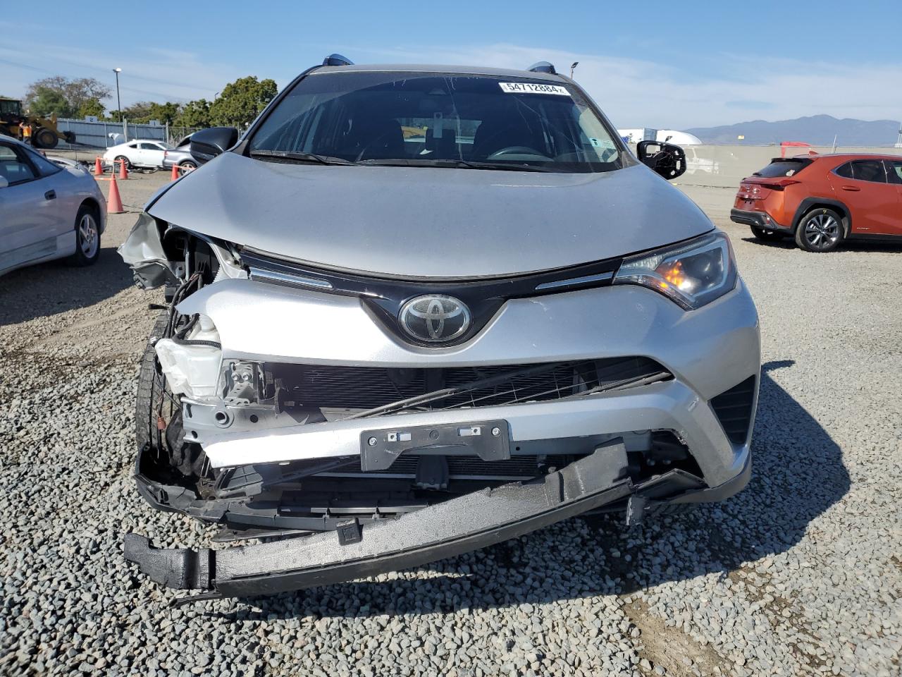 2018 Toyota Rav4 Le vin: JTMZFREV5JJ183695