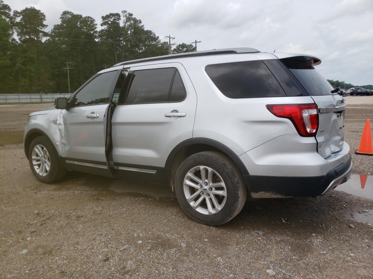 1FM5K7D82HGB59660 2017 Ford Explorer Xlt