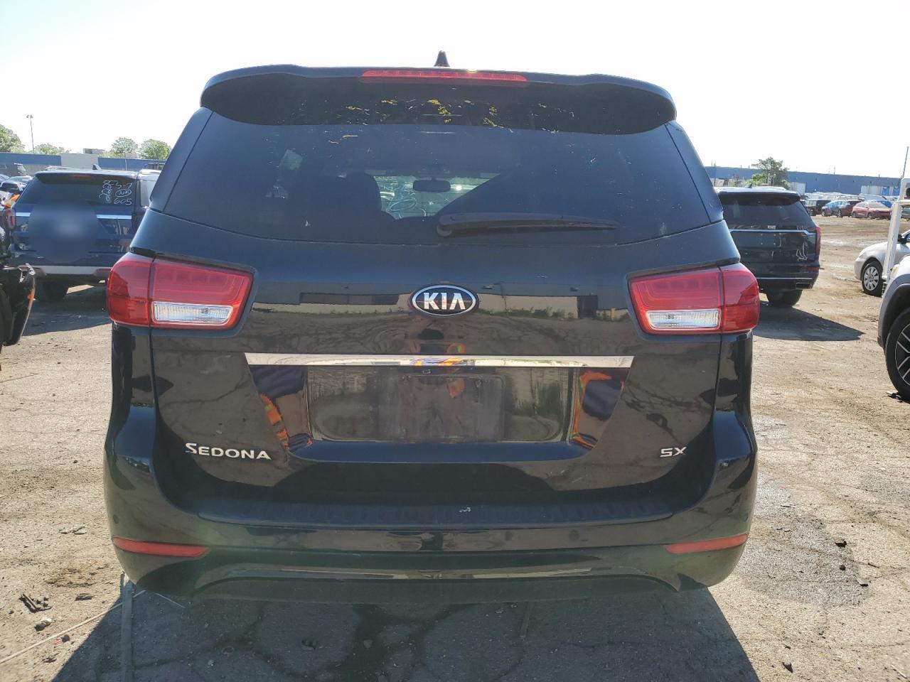 KNDMC5C18J6377149 2018 Kia Sedona Ex