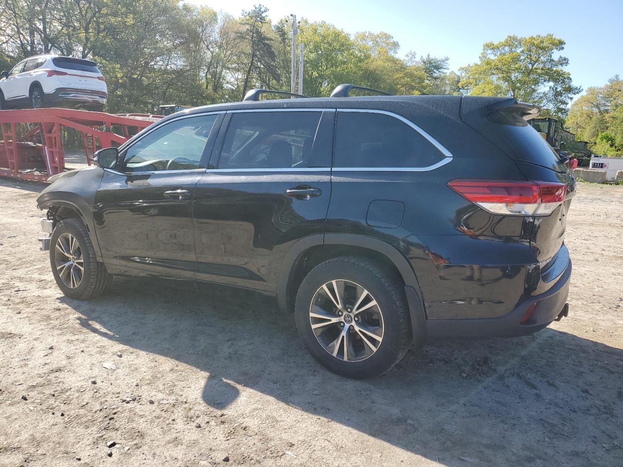 5TDBZRFH8HS458667 2017 Toyota Highlander Le