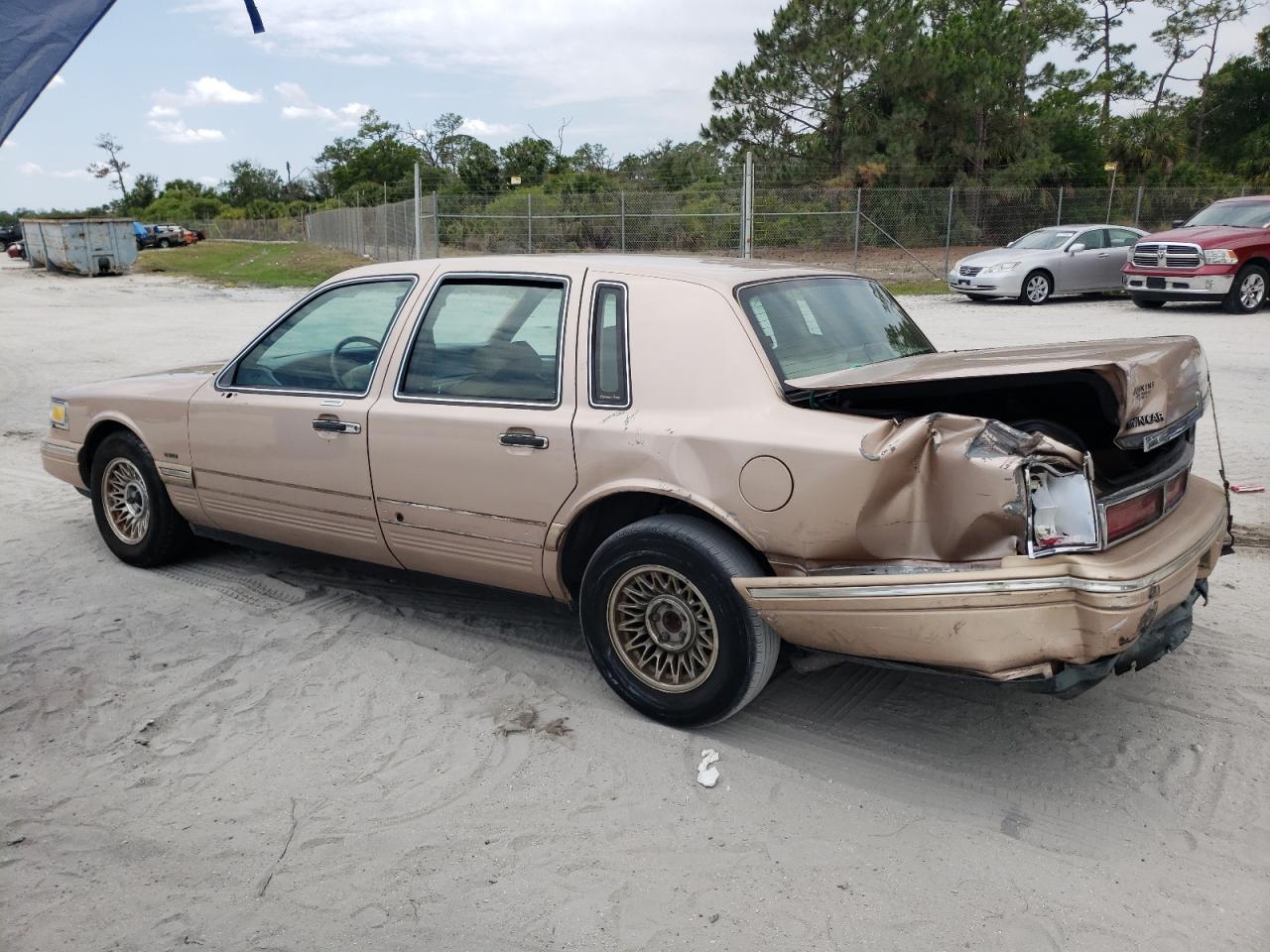 1LNLM81W7TY712803 1996 Lincoln Town Car Executive