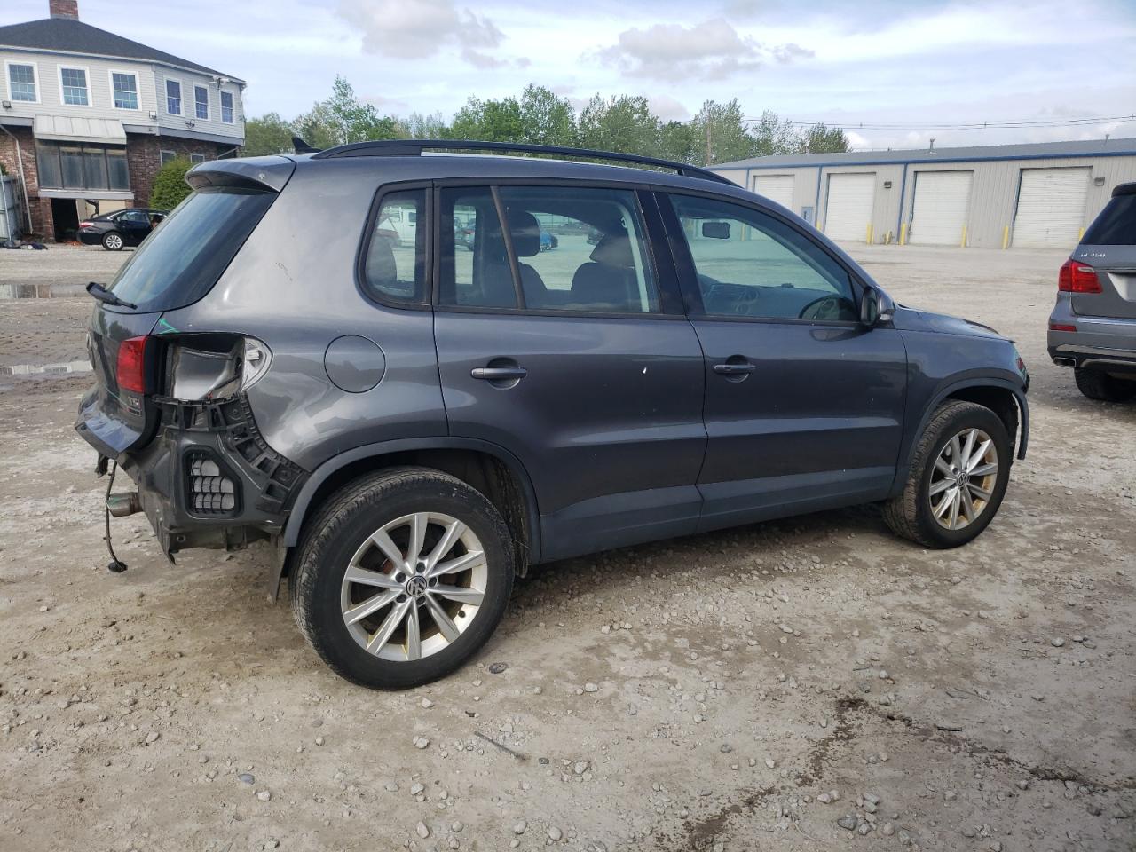 WVGBV7AX5HK053478 2017 Volkswagen Tiguan S